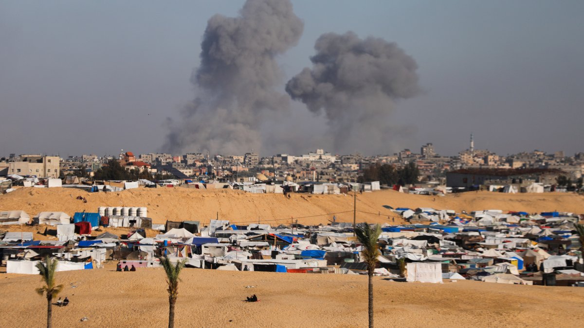 Hamas accepts Gaza cease-fire; Israel strikes Rafah targets – NBC New York