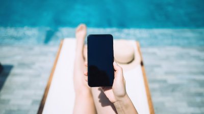 How to save money when using your smartphone abroad