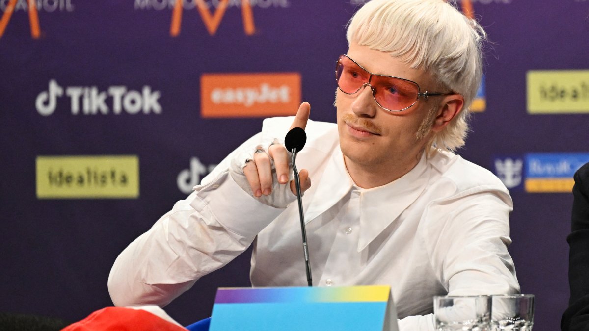 Йост кляйн певец фото Netherlands' Eurovision contestant kicked out hours before competition - NBC New