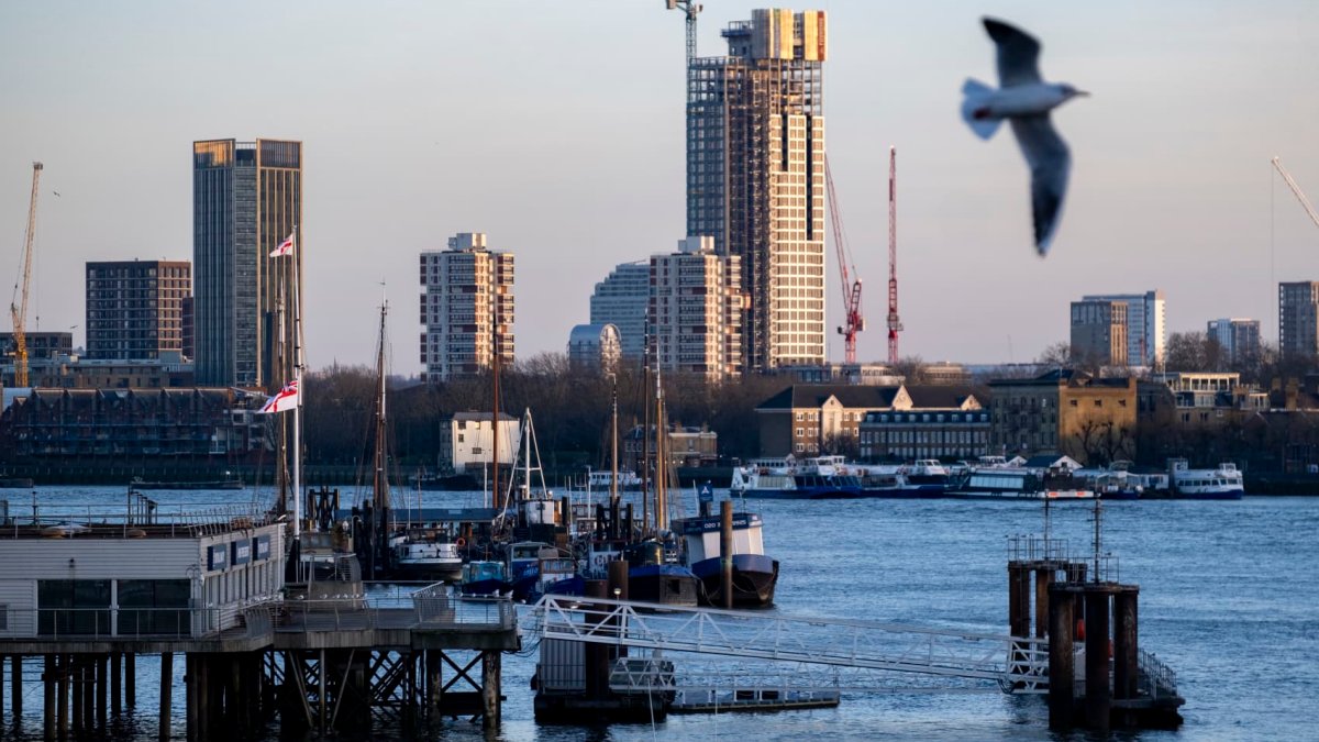 UK construction sector sees sharp decline in April, causing overall economy to stagnate – NBC New York