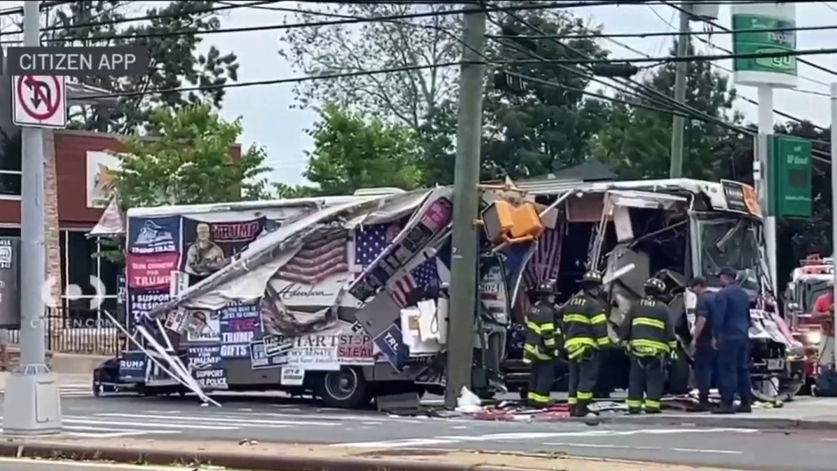 Bus covered in Trump signs crashes on Staten Island – NBC New York