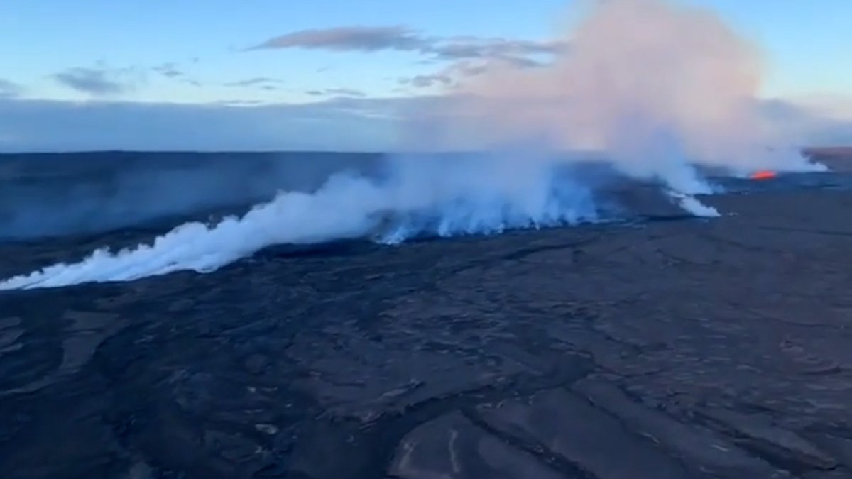 Hawaii’s Kīlauea volcano erupts in a remote area, causes no disruption