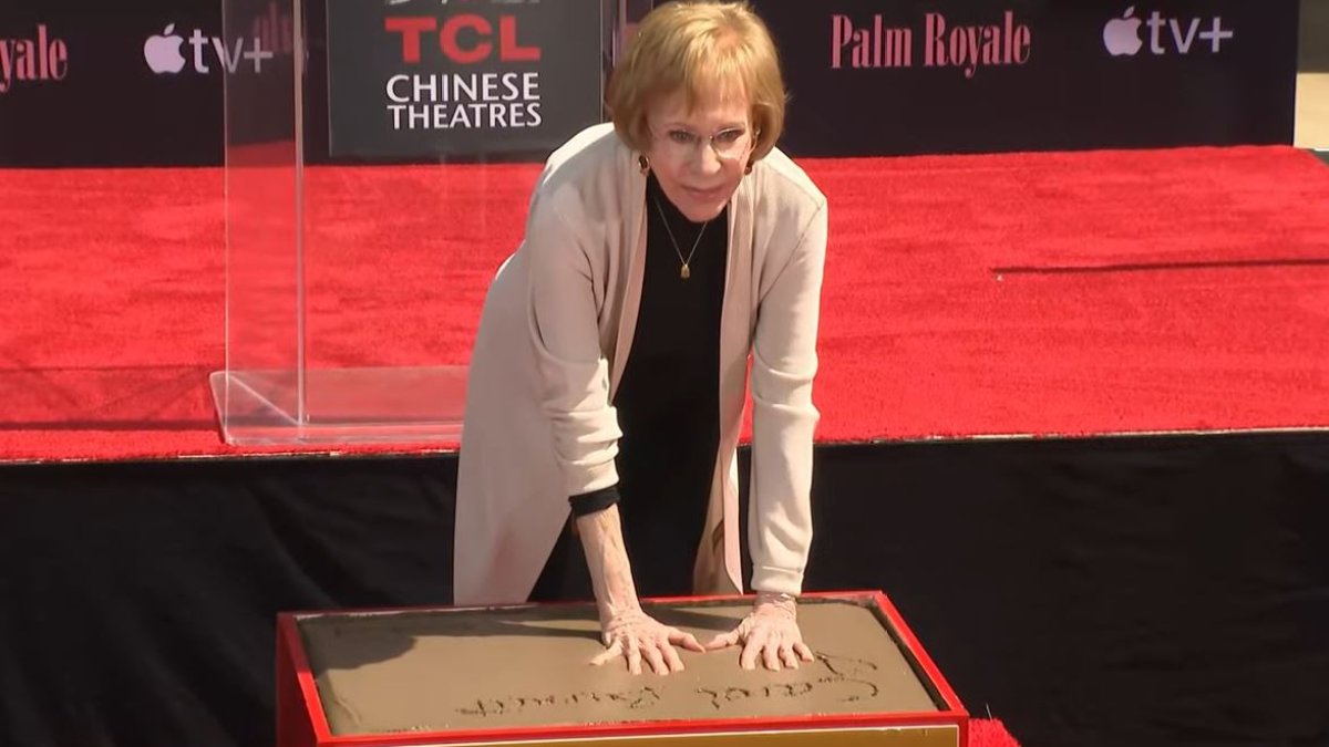 Hollywood legend Carol Burnett places her handprints in cement – NBC ...