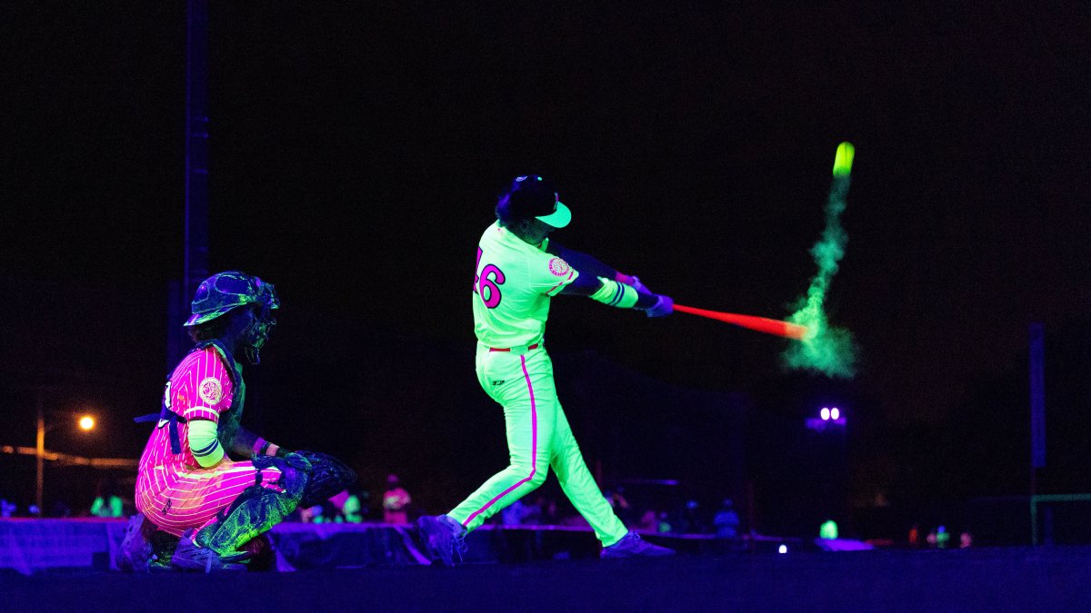 First ever ‘Cosmic Baseball’ game held under black lights – NBC New York