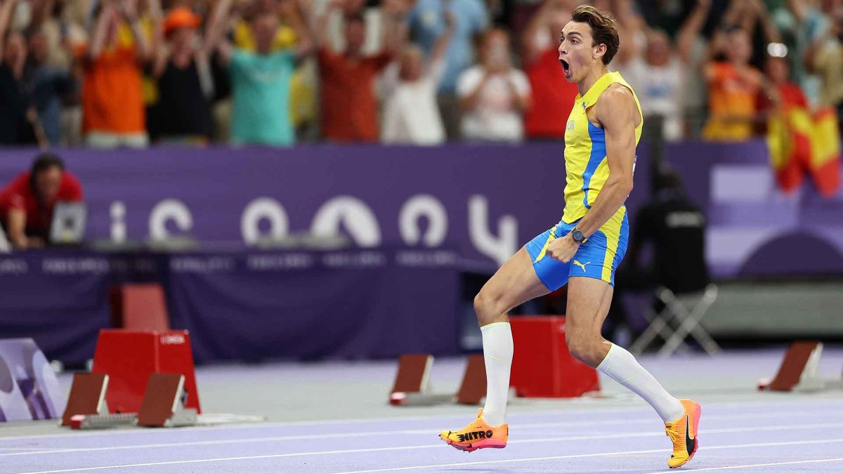 Watch as pole vault legend Mondo Duplantis breaks world record in spectacular fashion