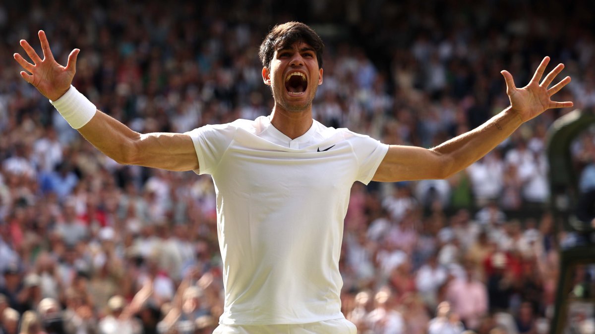 Carlos Alcaraz defeats Novak Djokovic in Wimbledon final for second straight year