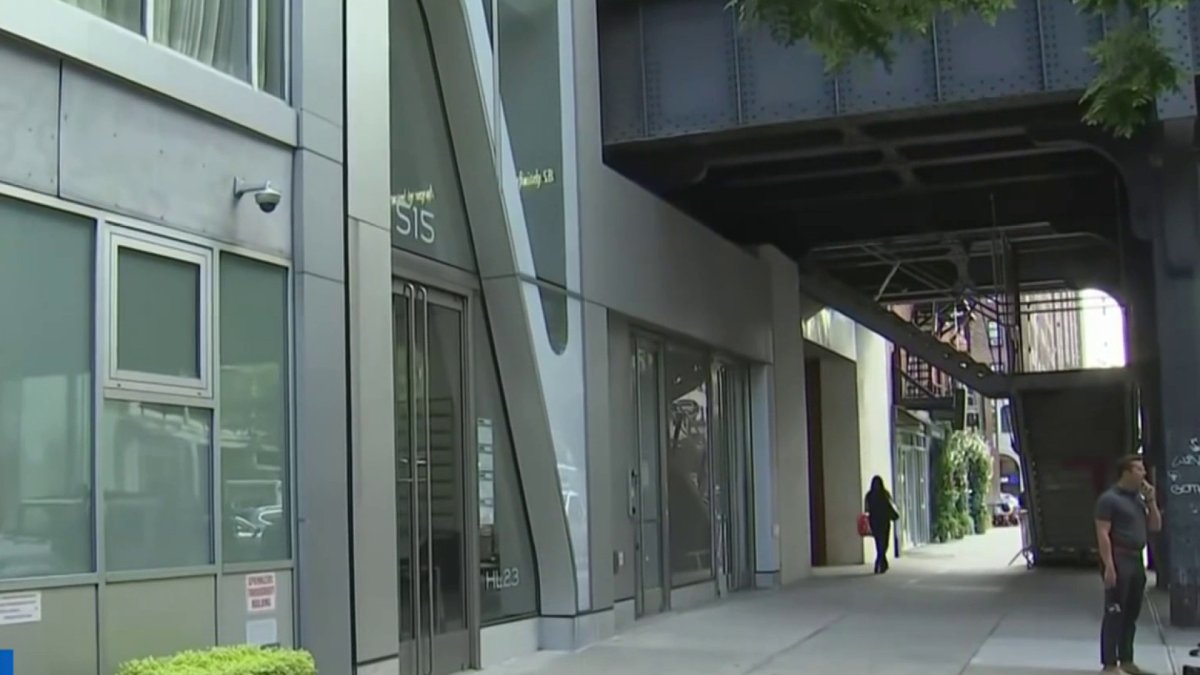 Newborn baby found abandoned in sidewalk in Manhattan – NBC New York