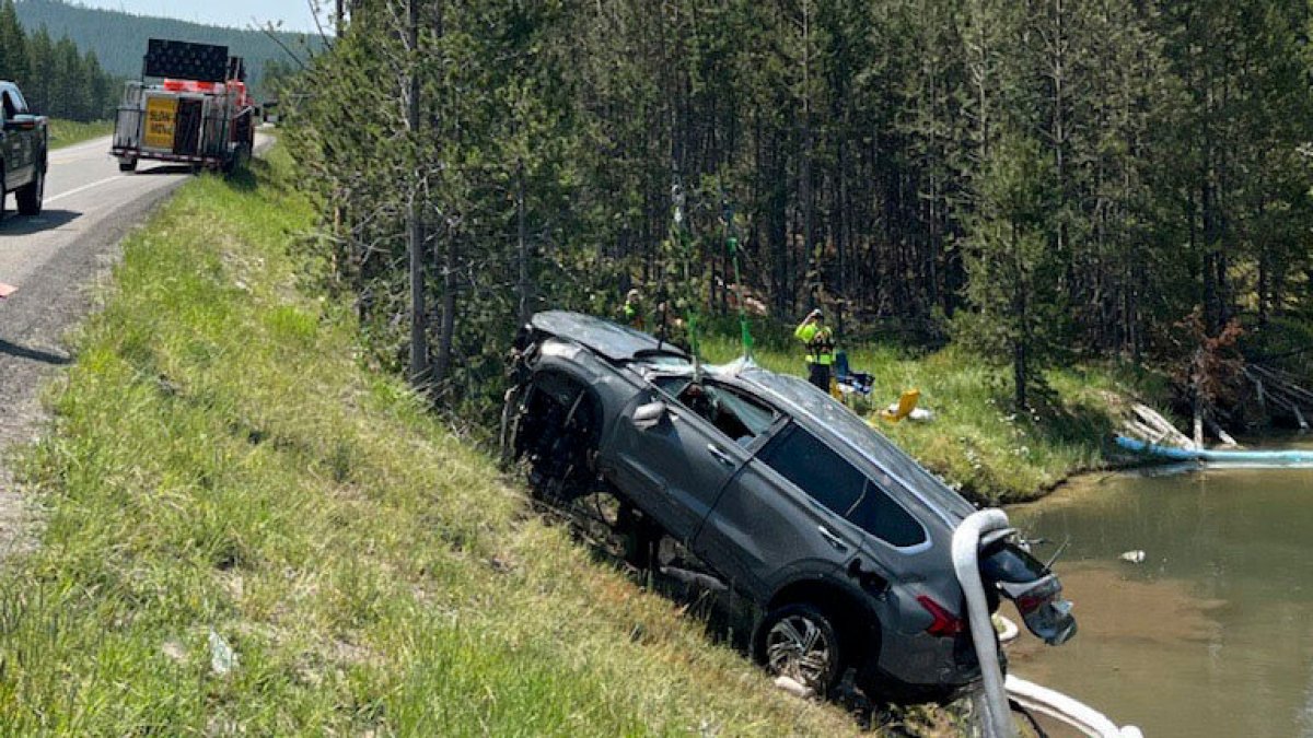 5 people escape acidic pond at Yellowstone National Park NBC New York