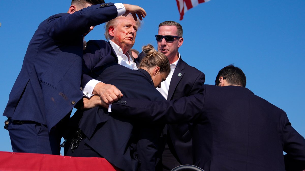 Secret Service rushes Trump off stage after popping noises heard at his  Pennsylvania rally