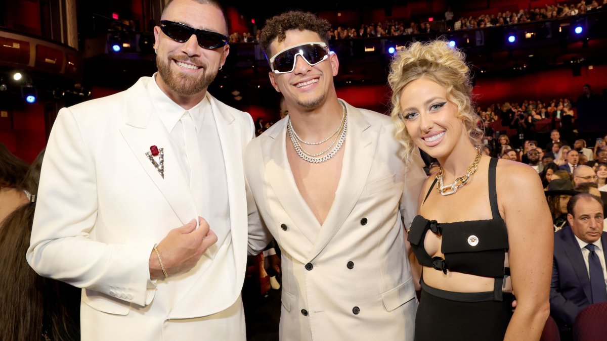 Travis Kelce joined by Patrick and Brittany Mahomes at Taylor Swift ...