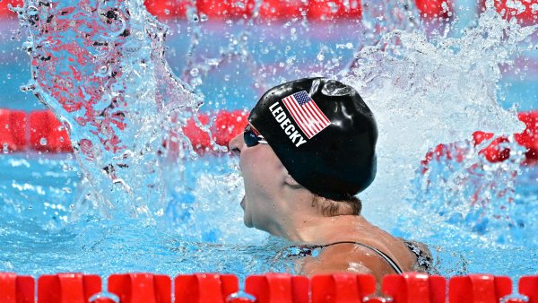 Katie Ledecky Makes Olympic History With Gold In 1500m Free Final Nbc New York