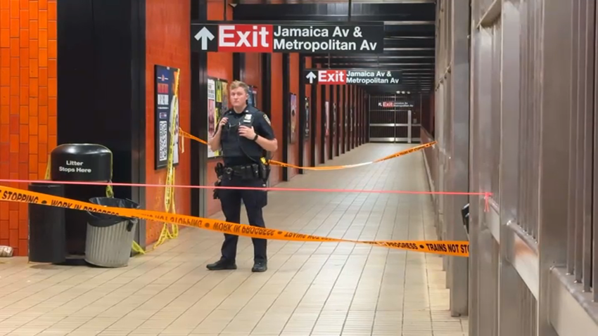 queens subway stabbing