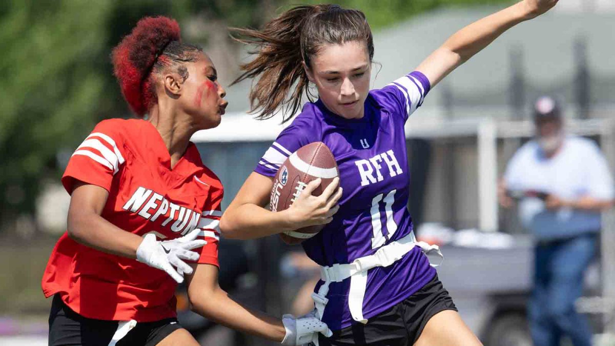 How many colleges have flag football programs in 2024?