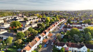 Brits snap up lower mortgage deals as BOE rate cut boosts property market