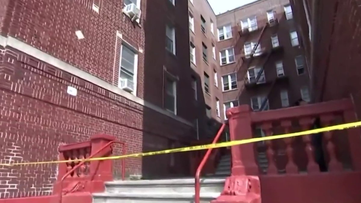 Search for suspect in deadly Bronx stabbing – NBC New York