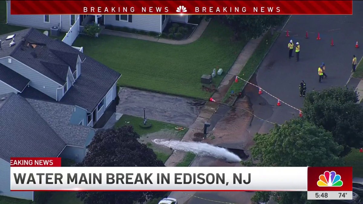 Water main break shoots water onto home in Edison, NJ – NBC New York