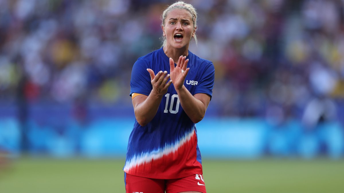 what is lindsey horan net worth
