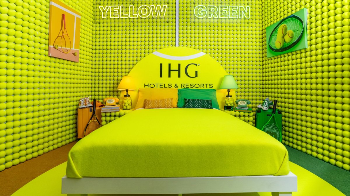 This hotel room asks the polarizing question: Are tennis balls yellow or green?