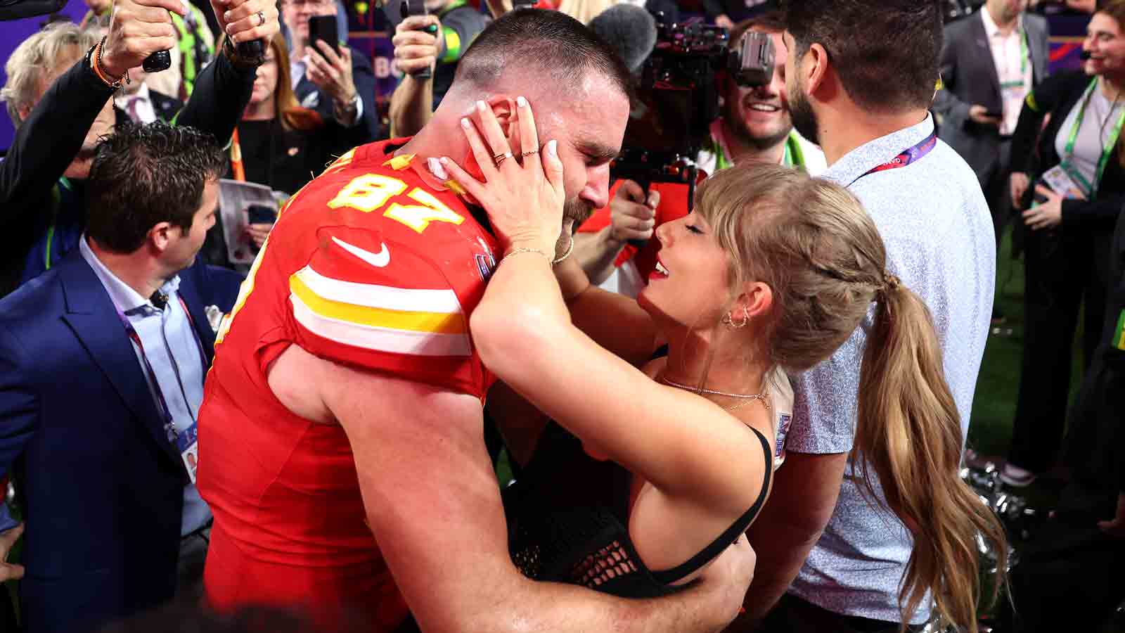 Taylor Swift, Travis Kelce Announce Engagement in Social Media Reveal