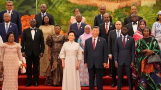 China’s President Xi Jinping (C) and his wife Peng Liyuan pose for a group photograph with leaders from African nations ahead of a dinner reception during the Forum on China-Africa Cooperation (FOCAC) at the Great Hall of the People in Beijing on September 4, 2024. 