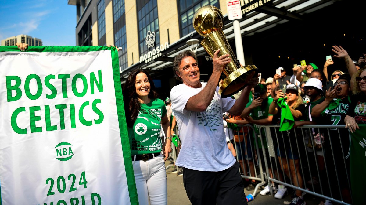 Here’s why CNBC’s Michael Ozanian expects Celtics to be sold for NBA record price