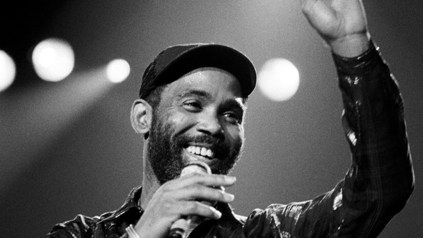 Frankie Beverly waves to crowd