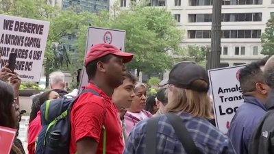 Workers, riders rally against DC Circulator shutdown