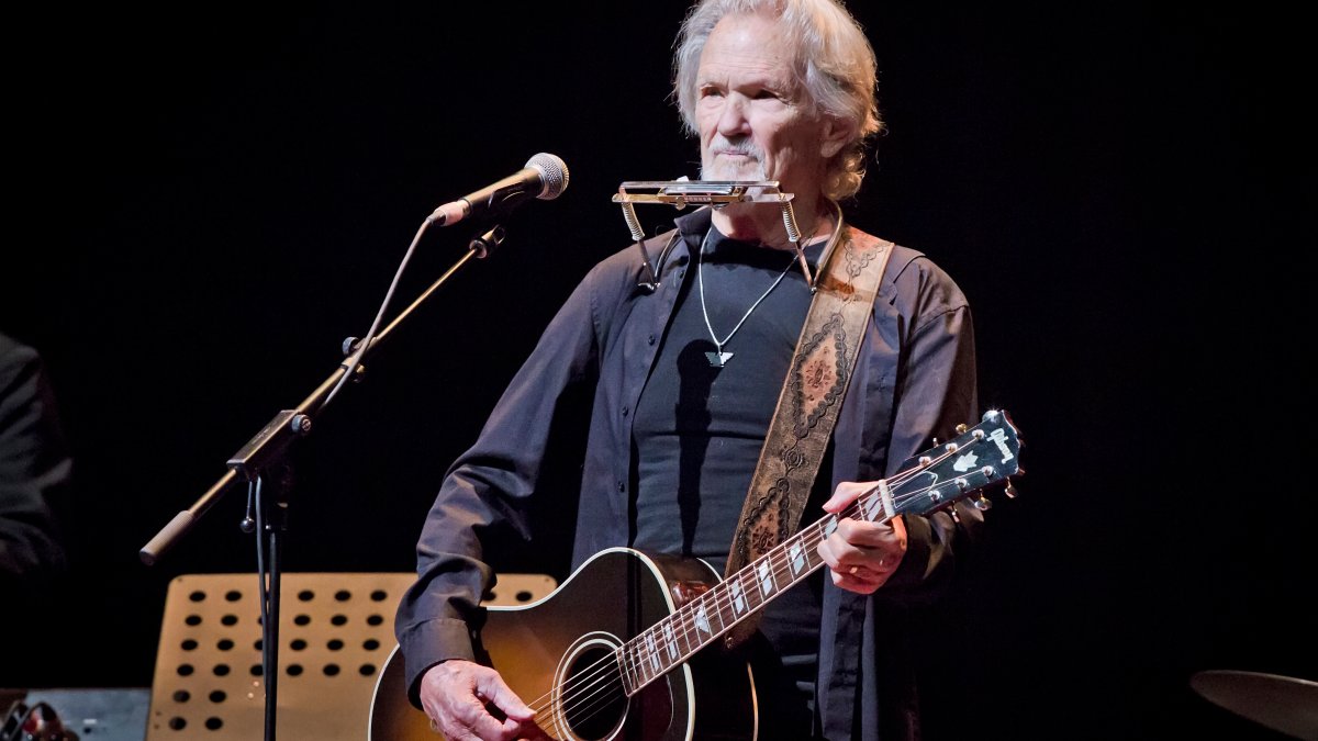 Celebrities reaction to death of Kris Kristofferson