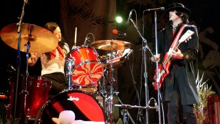 Meg White (L) and Jack White of The White Stripes perform at the Greek Theatre on August 12, 2005 in Berkeley, California.