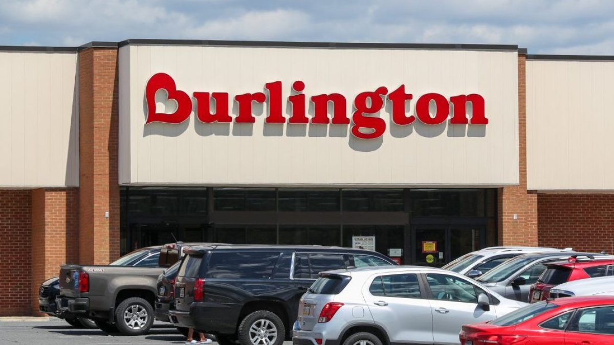 Burlington Commack employee arrested for secretly photographing 10-year-old – NBC New York