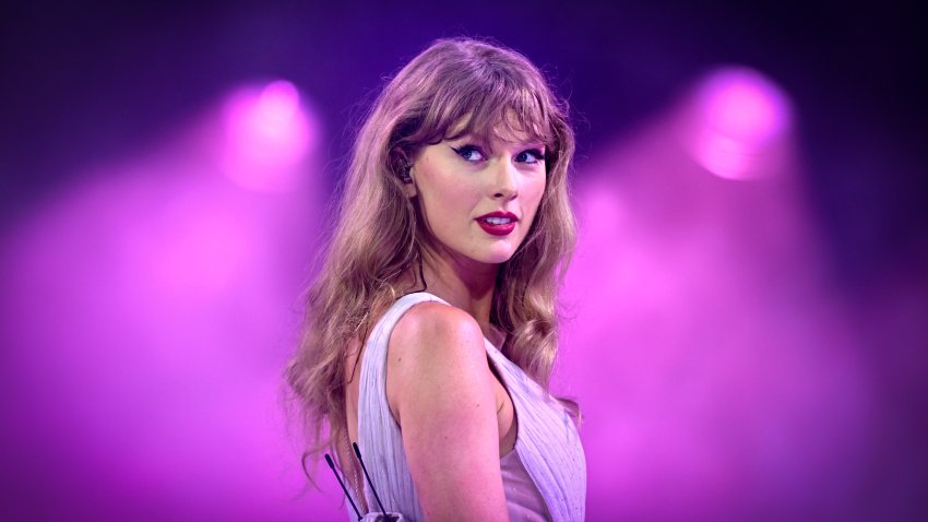 LONDON, ENGLAND – AUGUST 15: EDITORIAL USE ONLY. NO BOOK COVERS. Taylor Swift performs onstage during “Taylor Swift | The Eras Tour” at Wembley Stadium on August 15, 2024 in London, England. (Photo by Gareth Cattermole/TAS24/Getty Images for TAS Rights Management )