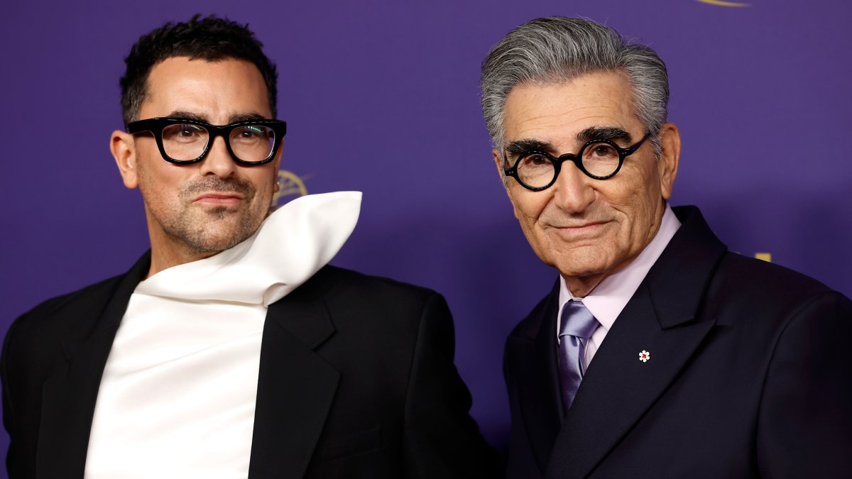 Los presentadores Dan Levy y Eugene Levy son el sueño de padre e hijo ...