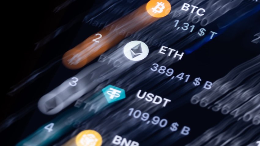 The logos of the cryptocurrencies Bitcoin (BTC), Ethereum (ETH), the stablecoin Tether (USDT) and Binance Coin (BNB) can be seen on the trading platform CoinMarketCap.