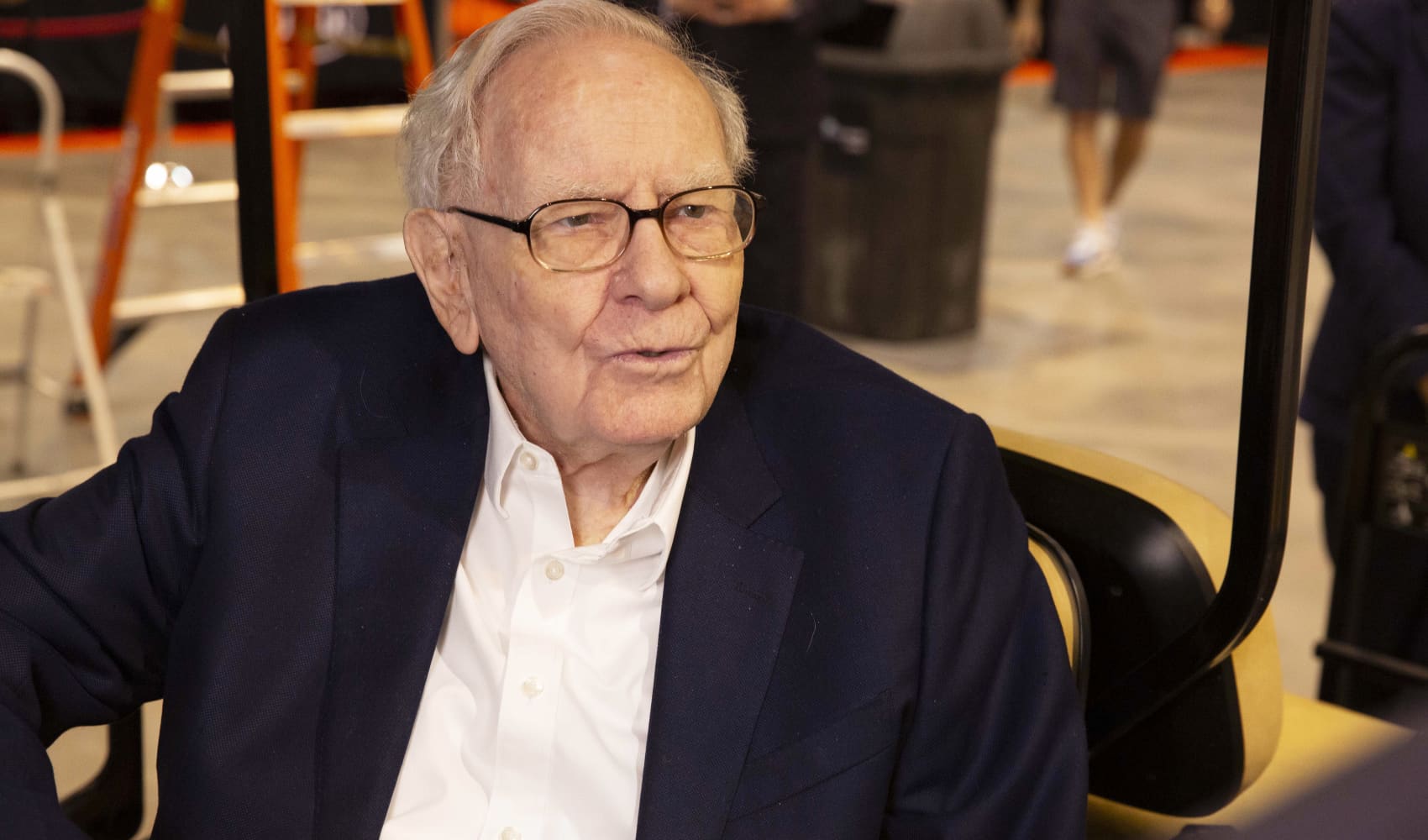 Warren Buffett — worried about impersonators — says he doesn't endorse candidates or investments