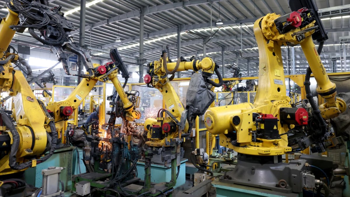 China and Malaysia Manufacturing PMIs Diverge in October