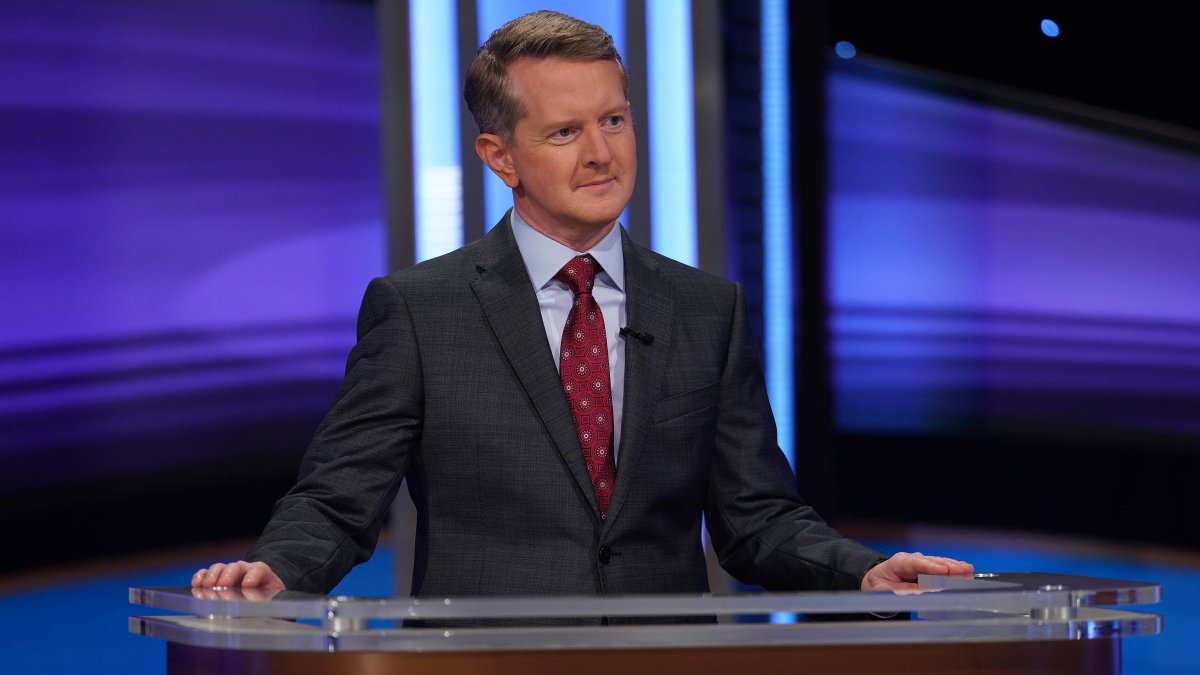 Ken Jennings calls out ‘problematic’ answer on ‘Jeopardy!’ and apologizes to female contestant