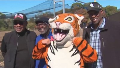 Mets and Yankees greats visit Long Island high school