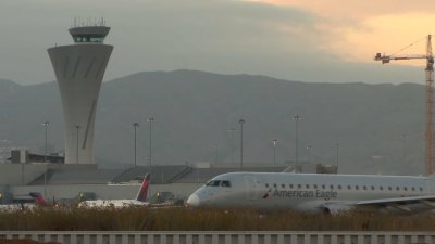 American Airlines tests new boarding system to deter ‘gate lice'