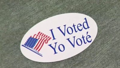 DC voters cast their ballots as early voting starts