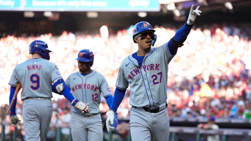 New York Mets' Mark Vientos celebrates after hitting a two-run home run against Philadelphia Phillies pitcher Cristopher Sánchez during the third inning of Game 2 of a baseball NL Division Series, Sunday, Oct. 6, 2024, in Philadelphia. (AP Photo/Chris Szagola)