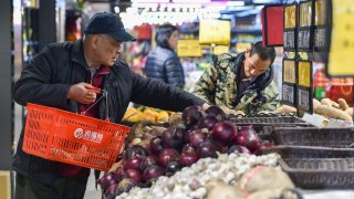 Citizens are shopping at a supermarket in Nanjing, East China’s Jiangsu province, on March 9, 2024. 