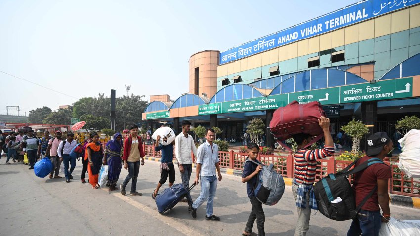 NEW DELHI, INDIA – NOVEMBER 5: Crowds of People arrives to board the trains at Anand Vihar Railway Station on November 5, 2024 in New Delhi, India. (Photo by Sanchit Khanna/Hindustan Times via Getty Images)