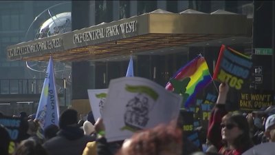 Hundreds rally in NYC against President-elect Trump's deportation plan