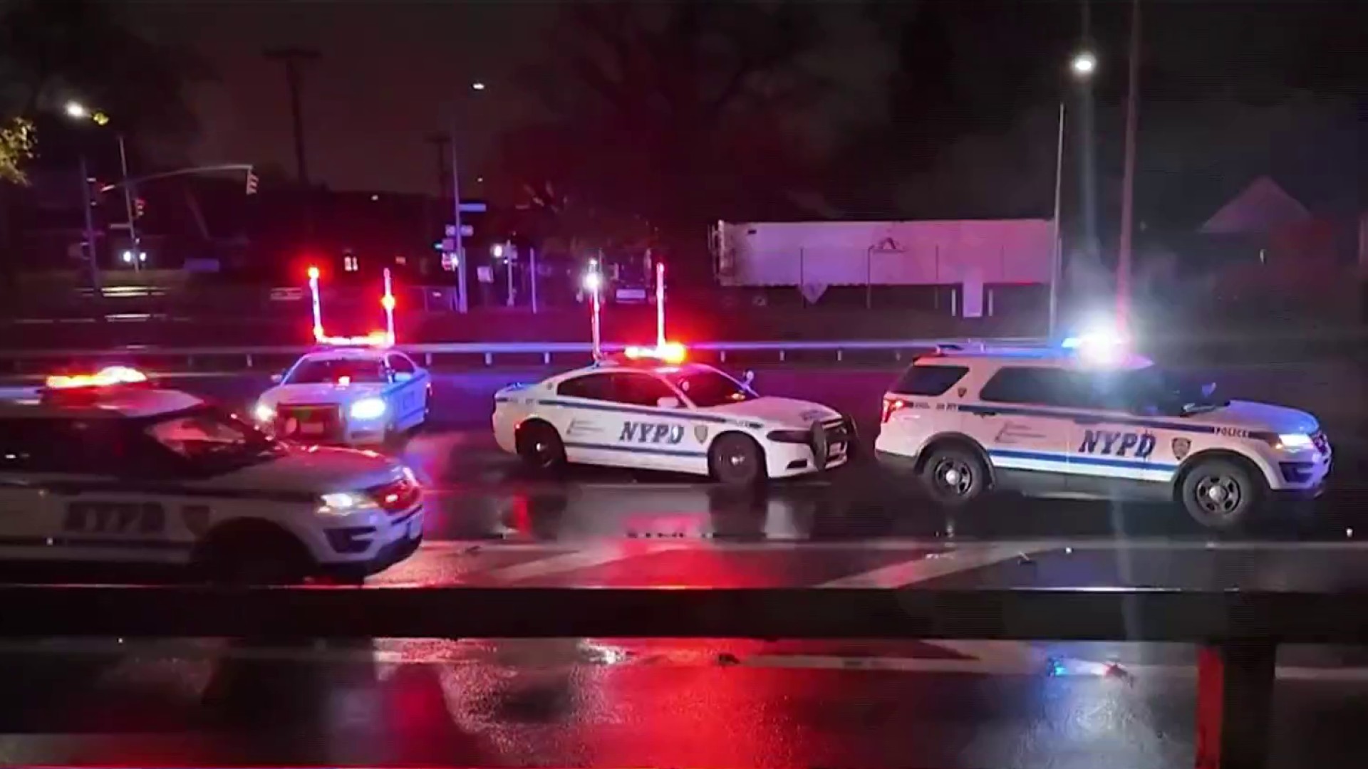 Lady hit by automobiles, dies after leaping from Uber on Lengthy Island Expressway Lady hit by automobiles, dies after leaping from Uber on Lengthy Island Expressway