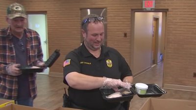 Maryland police chief hosts holiday meal giveaway