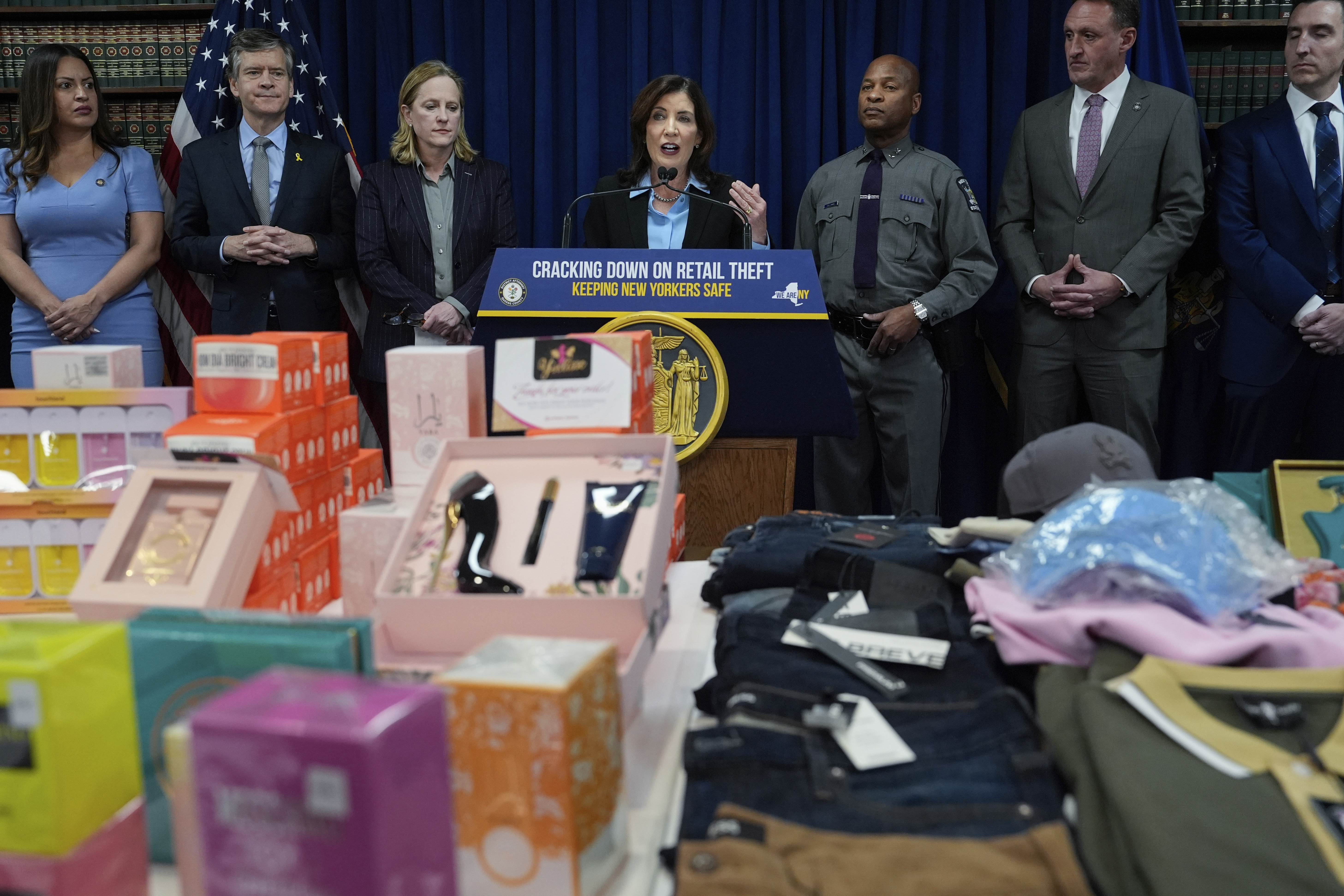 Shoplifting ring stole M in garments and cosmetics from Macy’s and others in NY, NJ Shoplifting ring stole M in garments and cosmetics from Macy’s and others in NY, NJ