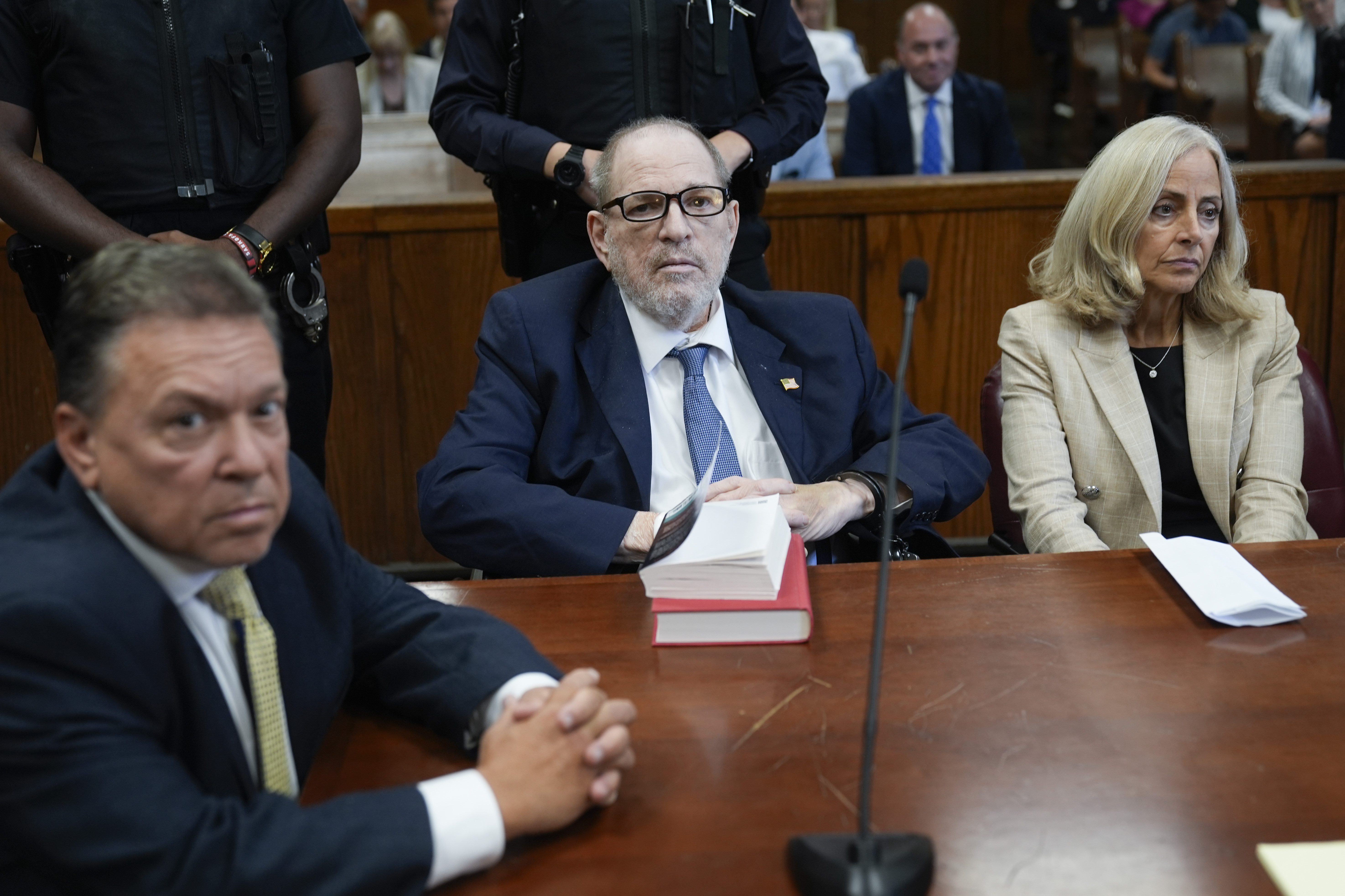 Harvey Weinstein recordsdata authorized declare alleging lack of medical care and hygiene at Rikers Harvey Weinstein recordsdata authorized declare alleging lack of medical care and hygiene at Rikers