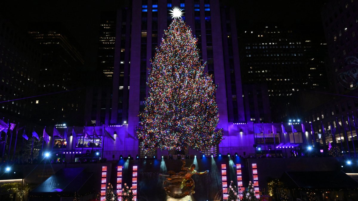 See who’s hosting the 2024 Rockefeller Center tree lighting ceremony