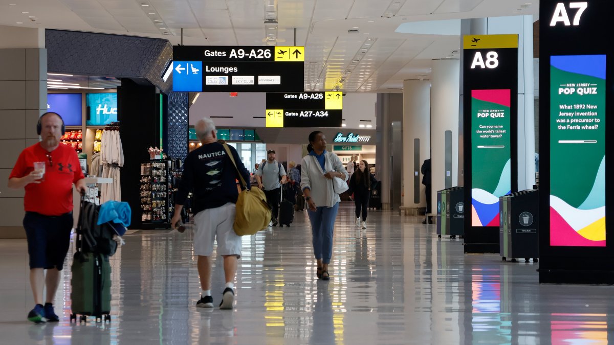 Ground stops or delays possible at New York City airports as peak Thanksgiving travel approaches, FAA says