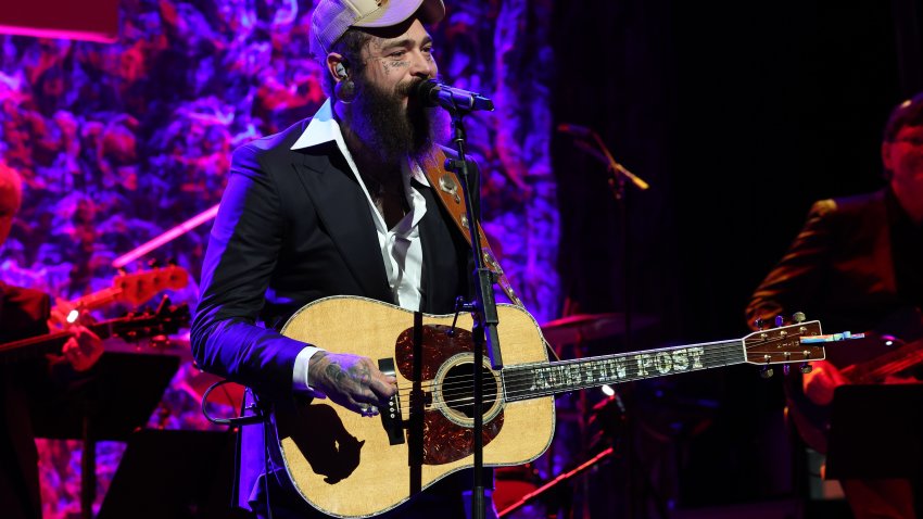 NASHVILLE, TENNESSEE – OCTOBER 20: Post Malone performs onstage at the Class of 2024 Medallion Ceremony at Country Music Hall of Fame and Museum on October 20, 2024 in Nashville, Tennessee. (Photo by Terry Wyatt/Getty Images for Country Music Hall of Fame and Museum)